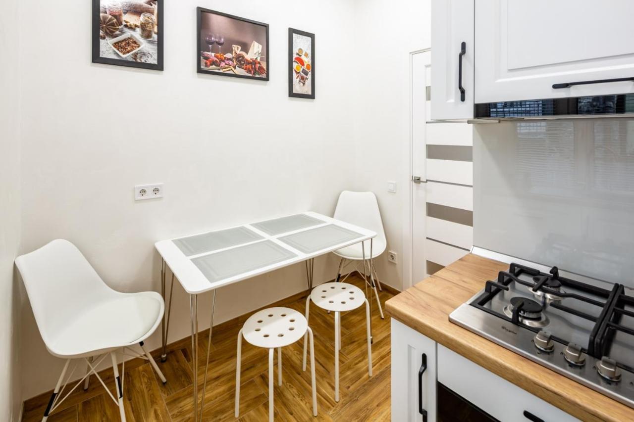 Three Bedroom Apartment On Rynok Square Lviv Eksteriør bilde