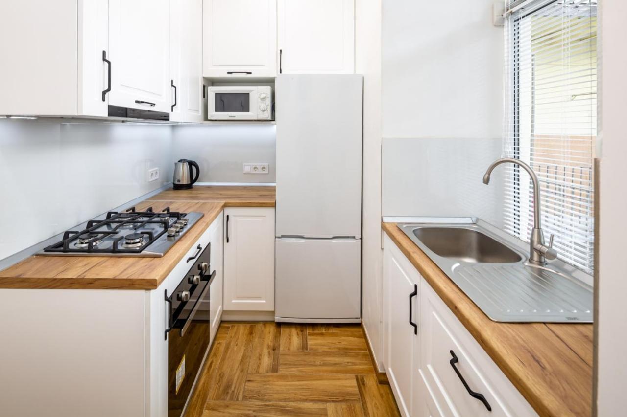 Three Bedroom Apartment On Rynok Square Lviv Eksteriør bilde