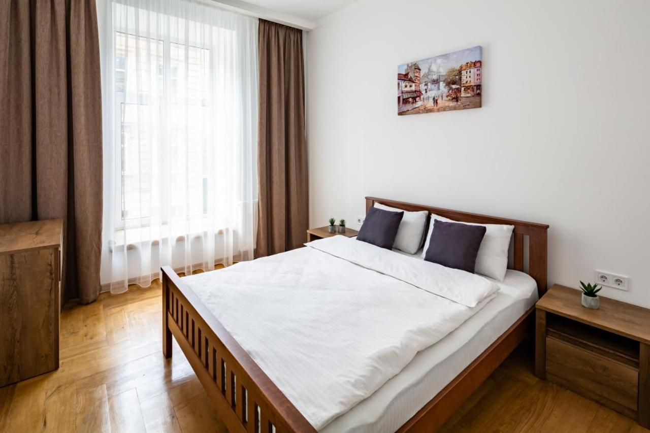 Three Bedroom Apartment On Rynok Square Lviv Eksteriør bilde