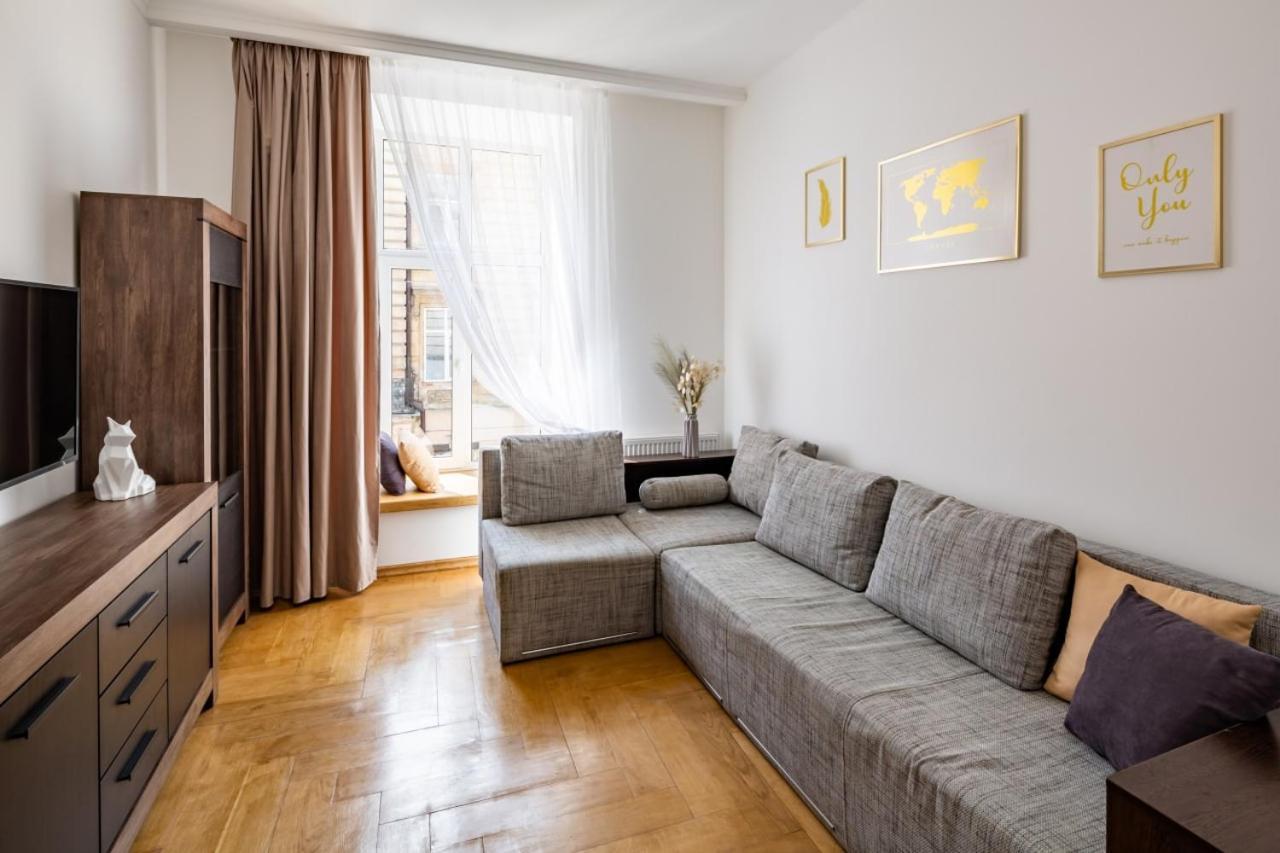 Three Bedroom Apartment On Rynok Square Lviv Eksteriør bilde